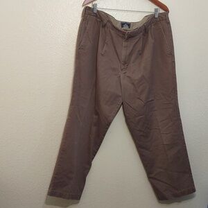 USED DOCKERS SIZE W40 L29 RELAXED FIT HAS BLEACH STAIN AS SEEN IN PHOTOS